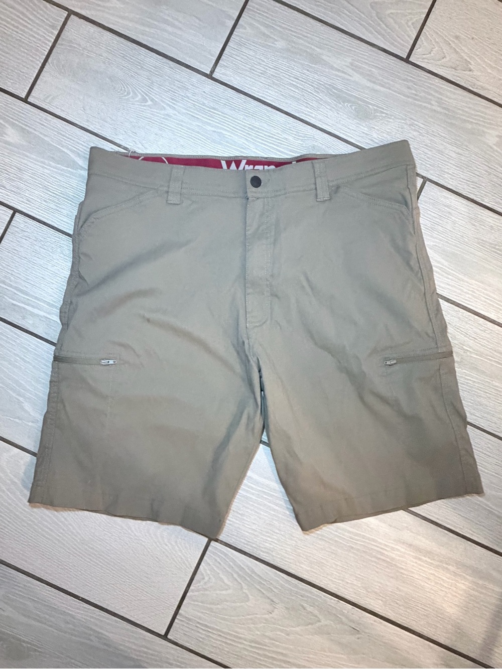 wrangler Men's Khaki Outdoor Cargo Shorts - size 38